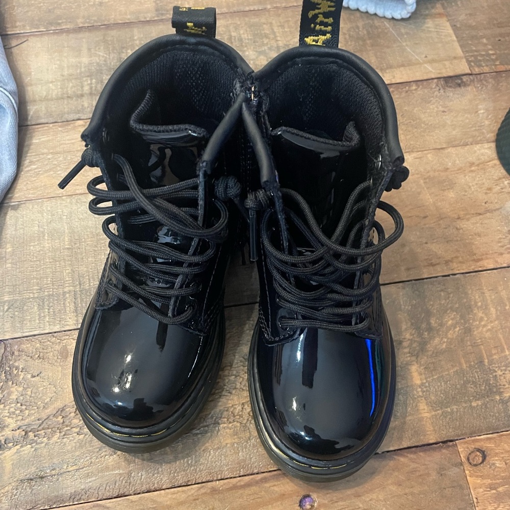 Size 8, Toddler Girls, Dr Martens patent boots.